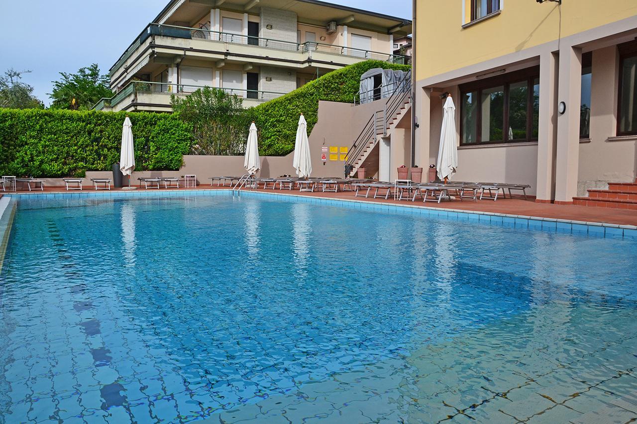 Blu Garda Hotel Salò Exterior foto